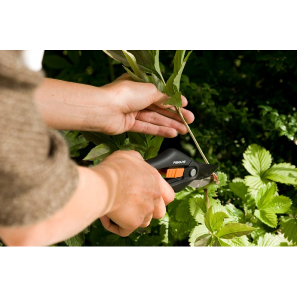 Плоскостной секатор FISKARS FISKARS Плоскостной секатор SingleStep P26 1 000 567 1000567